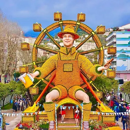 Апартаменти Monaco # - 4 Persons - Hypercenter - Private Parking - Clim - Full Renovated - Fast Wifi Мантон