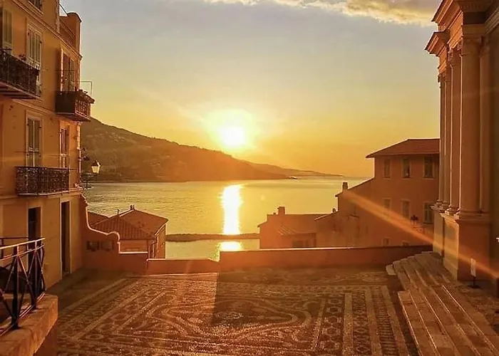 Апартаменти Monaco # - 4 Persons - Hypercenter - Private Parking - Clim - Full Renovated - Fast Wifi Мантон