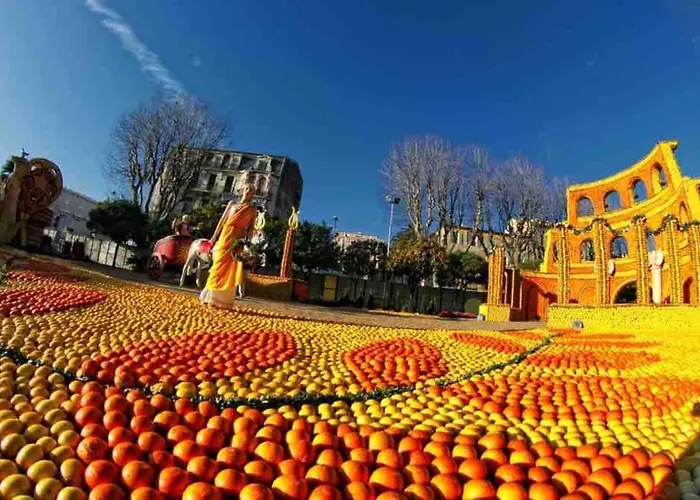 Апартаменти Monaco # - 4 Persons - Hypercenter - Private Parking - Clim - Full Renovated - Fast Wifi *