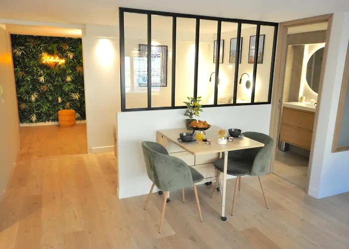 Апартаменти Monaco # - 4 Persons - Hypercenter - Private Parking - Clim - Full Renovated - Fast Wifi