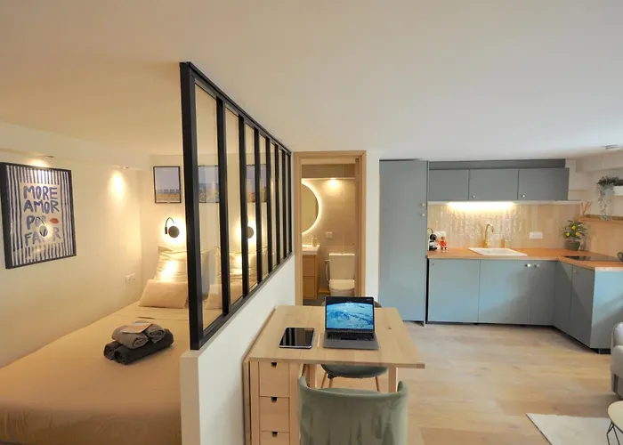 Monaco # - 4 Persons - Hypercenter - Private Parking - Clim - Full Renovated - Fast Wifi Апартаменти Мантон