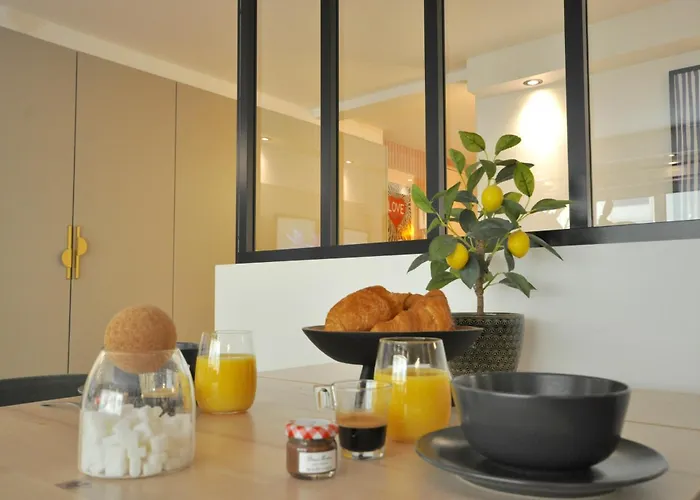 Апартаменти Monaco # - 4 Persons - Hypercenter - Private Parking - Clim - Full Renovated - Fast Wifi Мантон